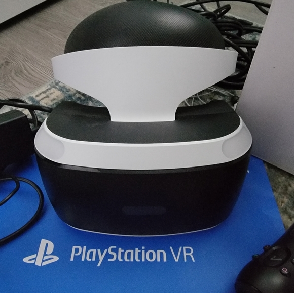 Sony playstation VR plus accessories - Picture 2 of 2